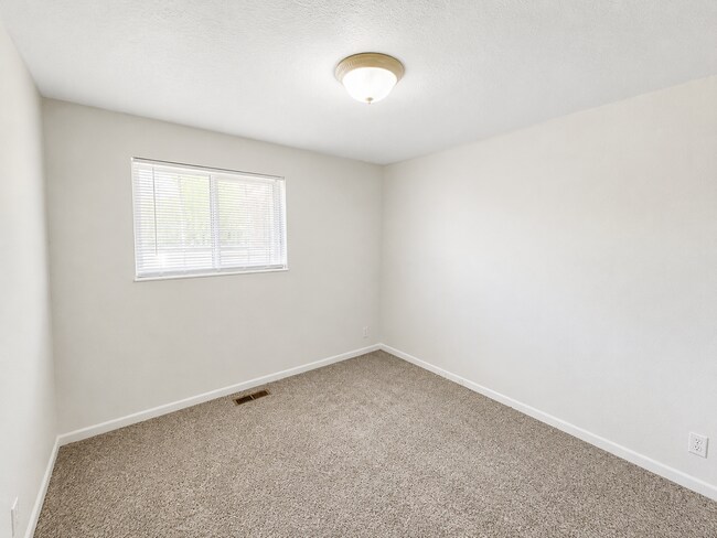 Building Photo - Provo home with a huge yard.