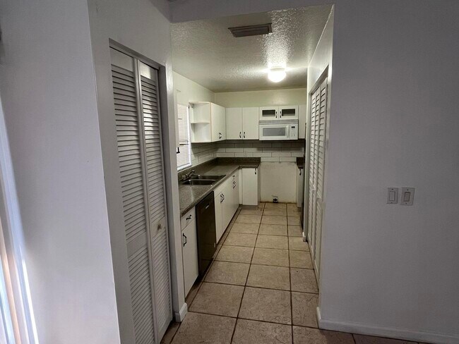 Building Photo - 1325 The 12th Fairway