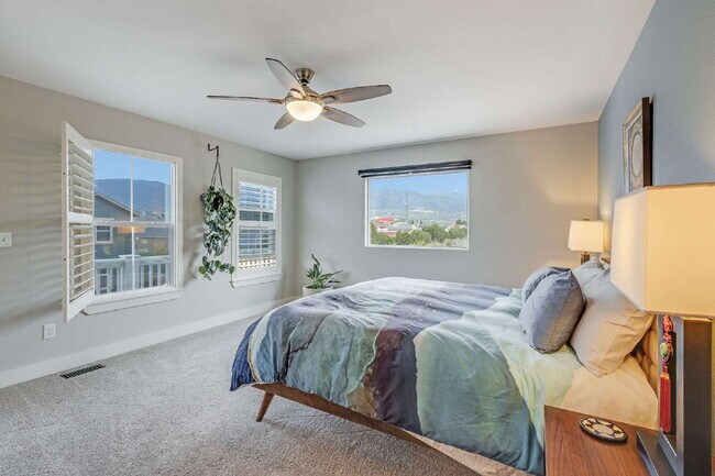 Building Photo - Beautiful mountain views from a Gold Hill Mesa corner lot with a hot tub!