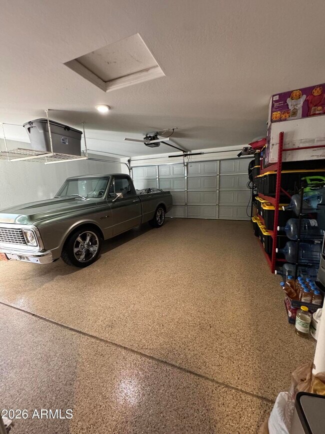 Building Photo - 734 E Kelsi Ave