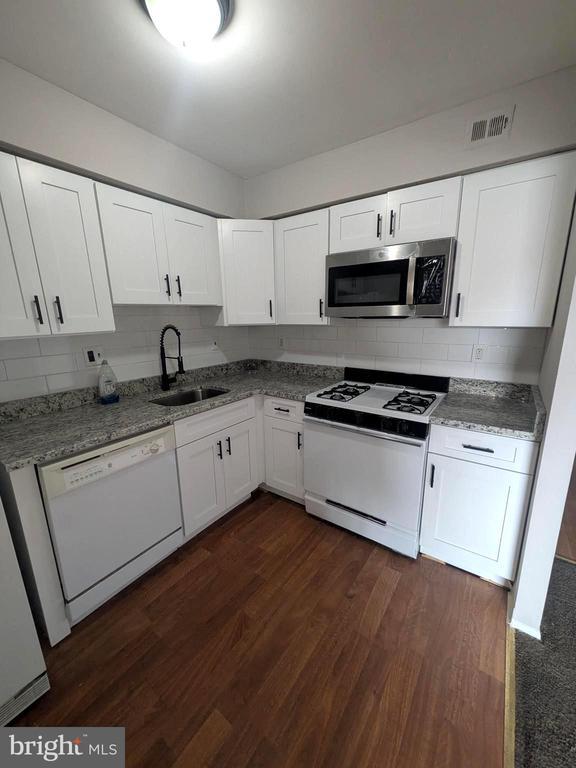 Building Photo - 8034 Craig St