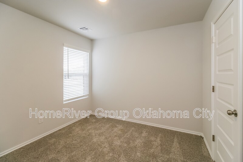 Building Photo - 1213 S Brk Dr