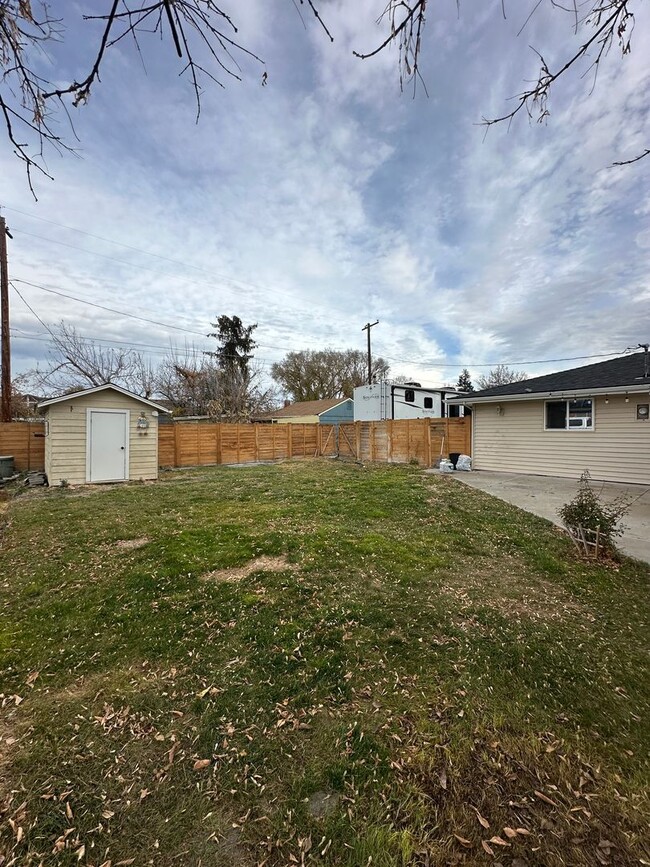 Building Photo - Vintage Character, Modern Finishes! Spacio...