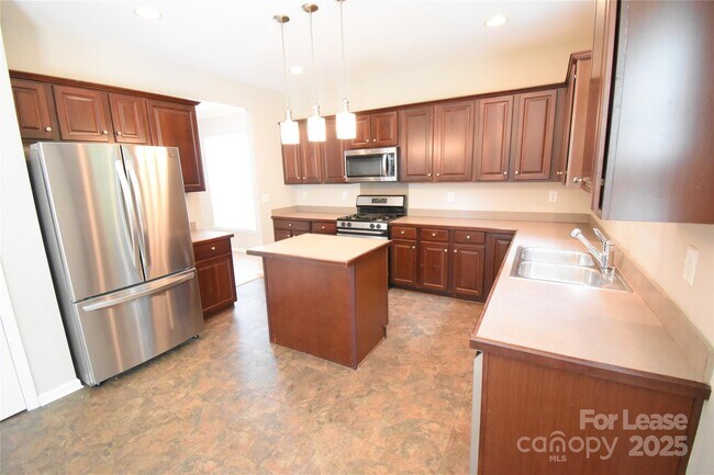 Building Photo - 3334 Crutchfield Pl