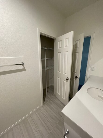 Building Photo - 13758 Carver Ct