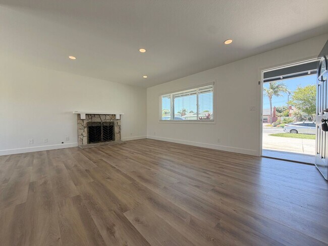 Building Photo - Experience the coastal breeze and the quiet charm of Hawaii Lane.