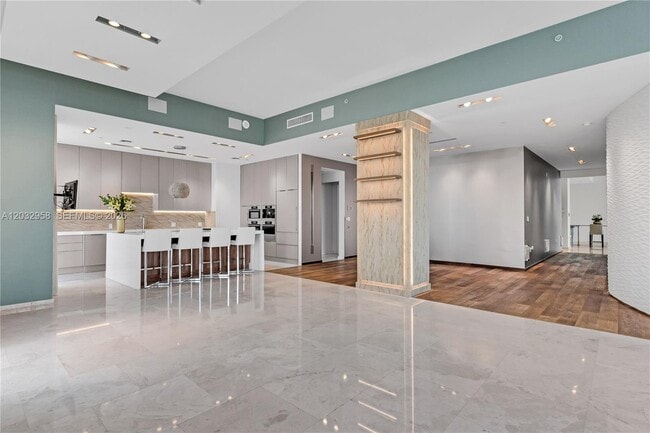 Building Photo - 900 Brickell Key Blvd