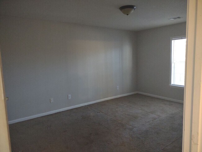 Building Photo - Delightful Two Bedroom Two Full Bath Home!