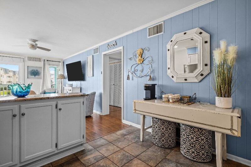 Building Photo - 301 Commerce Way