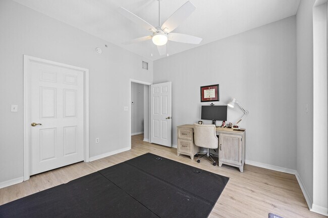 Building Photo - 1203 Town Center Dr