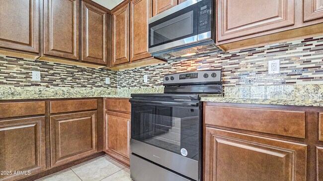 Building Photo - 23832 W Magnolia Dr