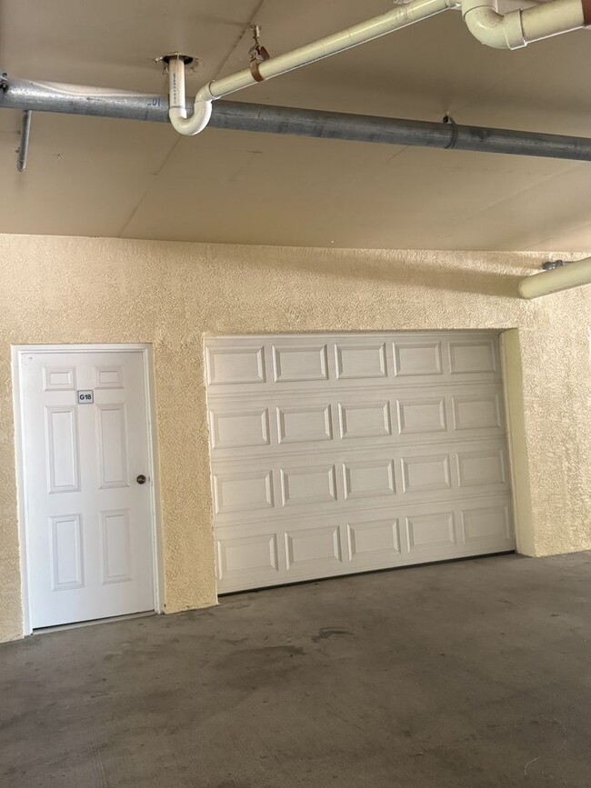 Building Photo - 960 Starkey Rd