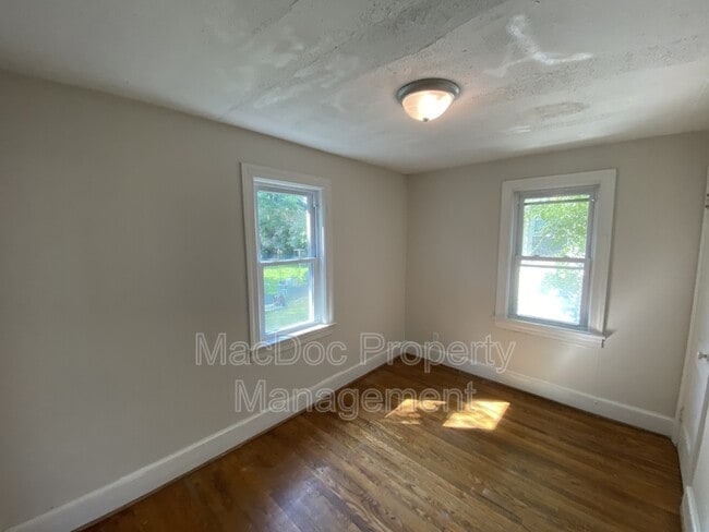 Building Photo - 604 Maury St