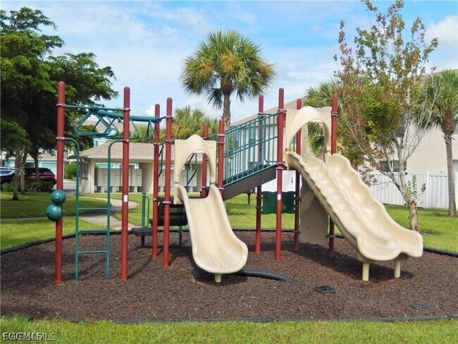 Building Photo - 3638 Pine Oak Cir