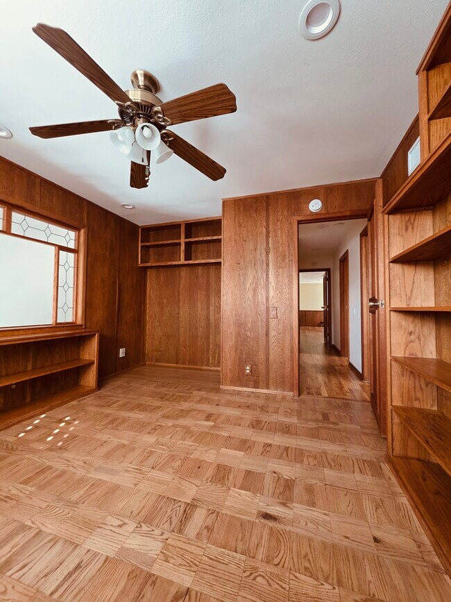 Building Photo - 8612 Naples Dr
