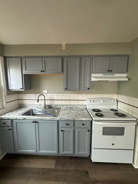 Building Photo - 2018 Raven Dr