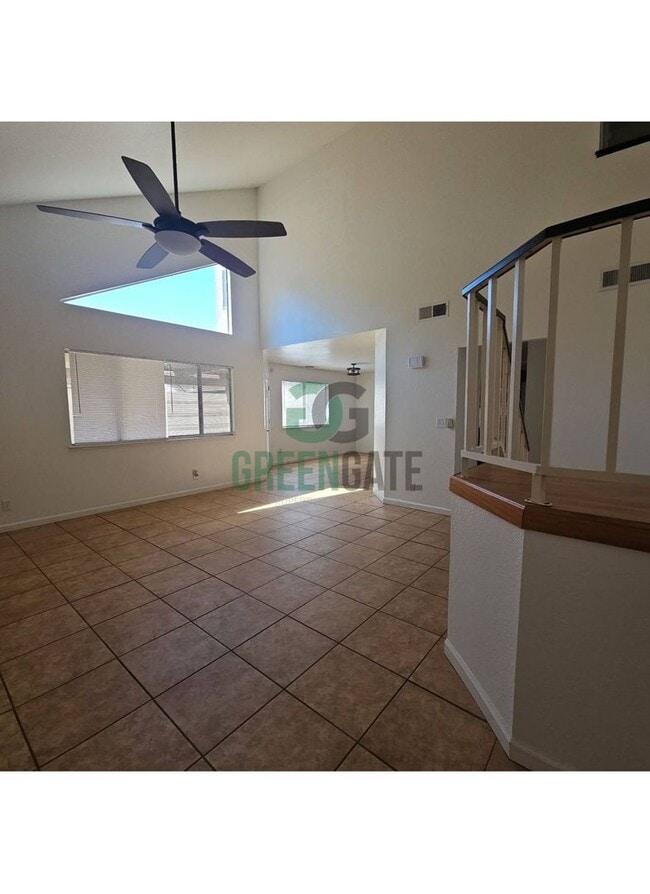 Building Photo - Beautiful 3 BEDROOM 2.5 BATH HOME IN MODES...