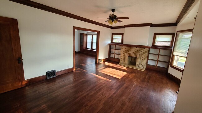 Building Photo - 3737 W 135th St