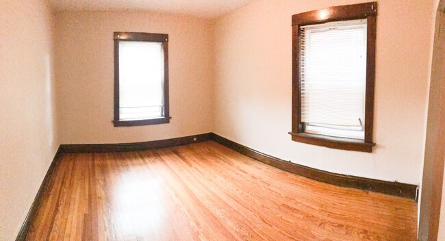 Building Photo - Newly Renovated 2 bed/1 bath! Ask About Ou...