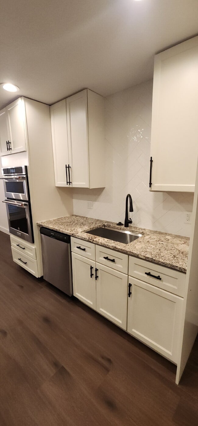 Building Photo - 1112 Concord Dr