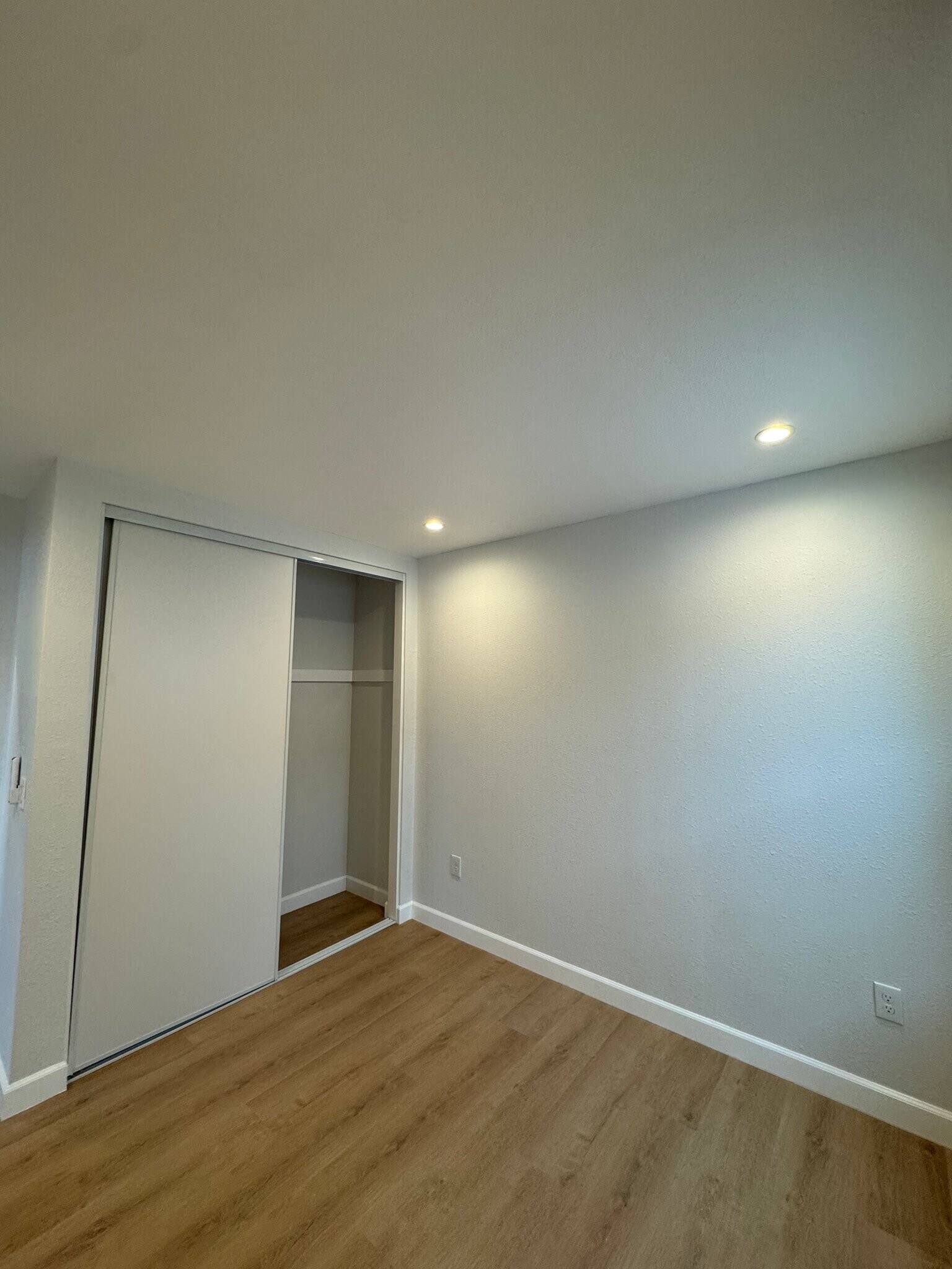 Building Photo - 10293 Drumcliff Ave