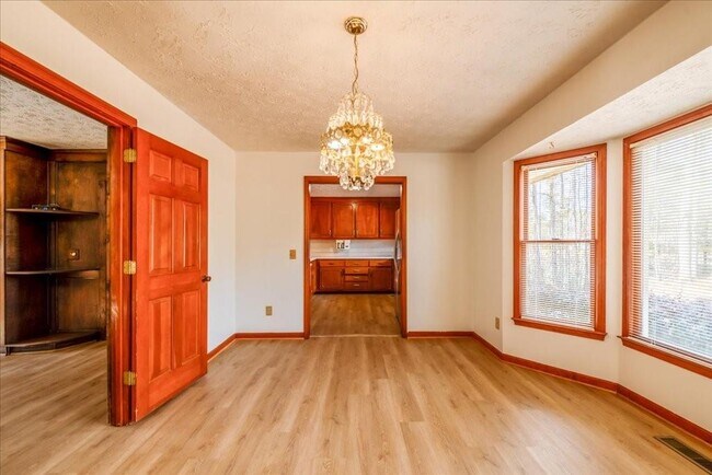 Building Photo - 4967 Macland Rd