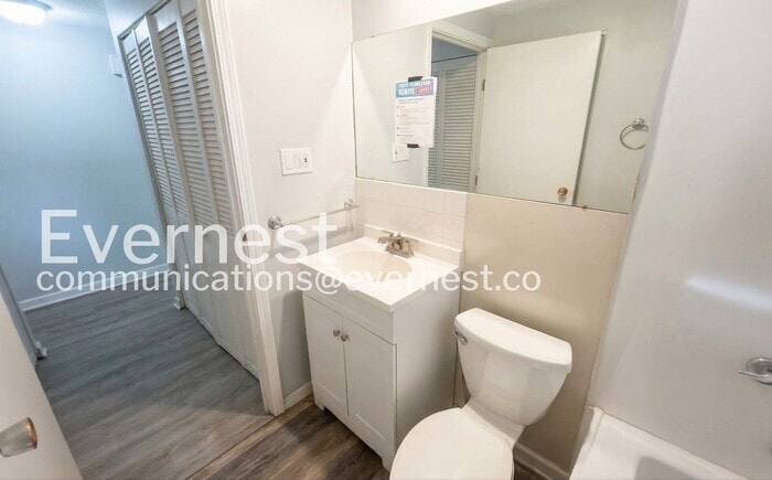 Building Photo - 1423 Marty Dr