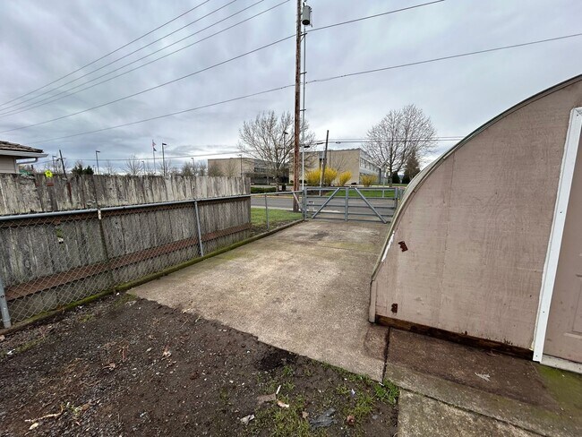 Building Photo - WES410