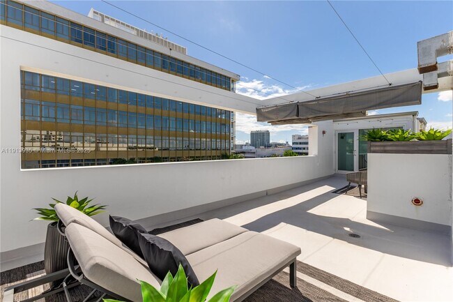 Building Photo - 1700 Meridian Ave