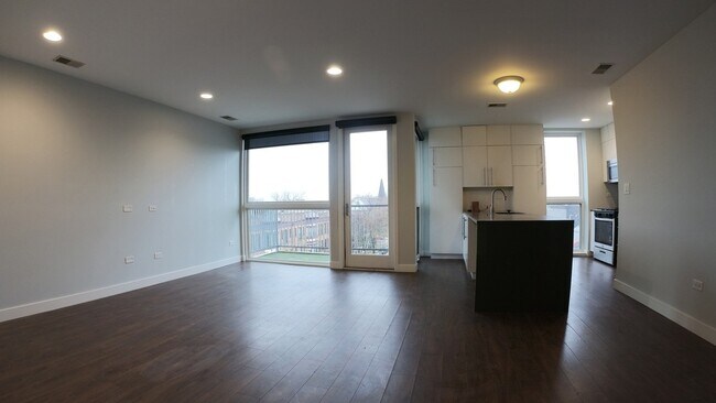Building Photo - 3301 N Sheffield Ave