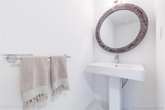 Building Photo - 400 Sunny Isles Blvd