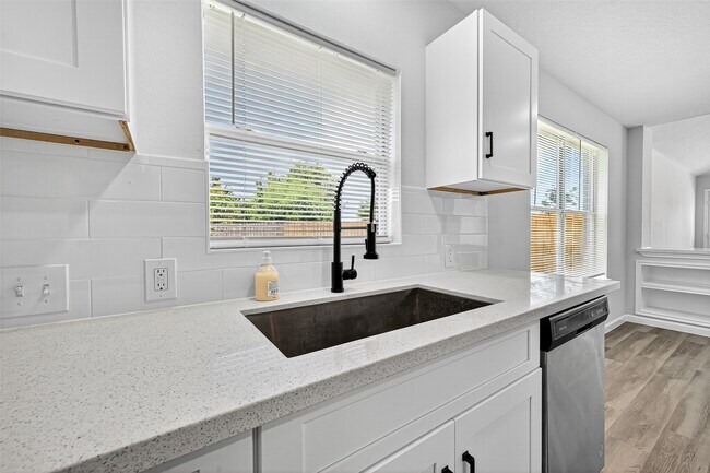 Building Photo - 14934 Sugar Falls Ct