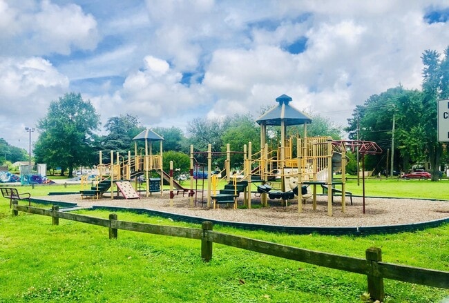 Building Photo - PORTSMOUTH TOWNHOME - 2 BED, 2 FULL BATH FOR RENT BY PMI VIRGINIA