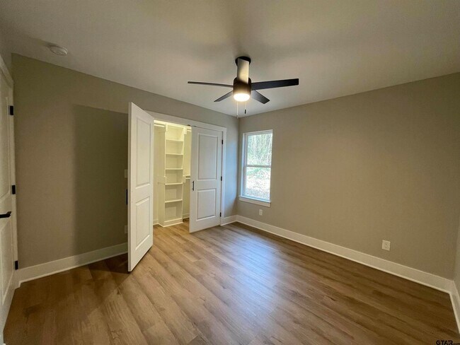 Building Photo - 518 Post Oak Dr