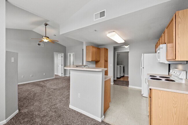 Building Photo - Gorgeous Two Bedroom Windmill Creek Condo!
