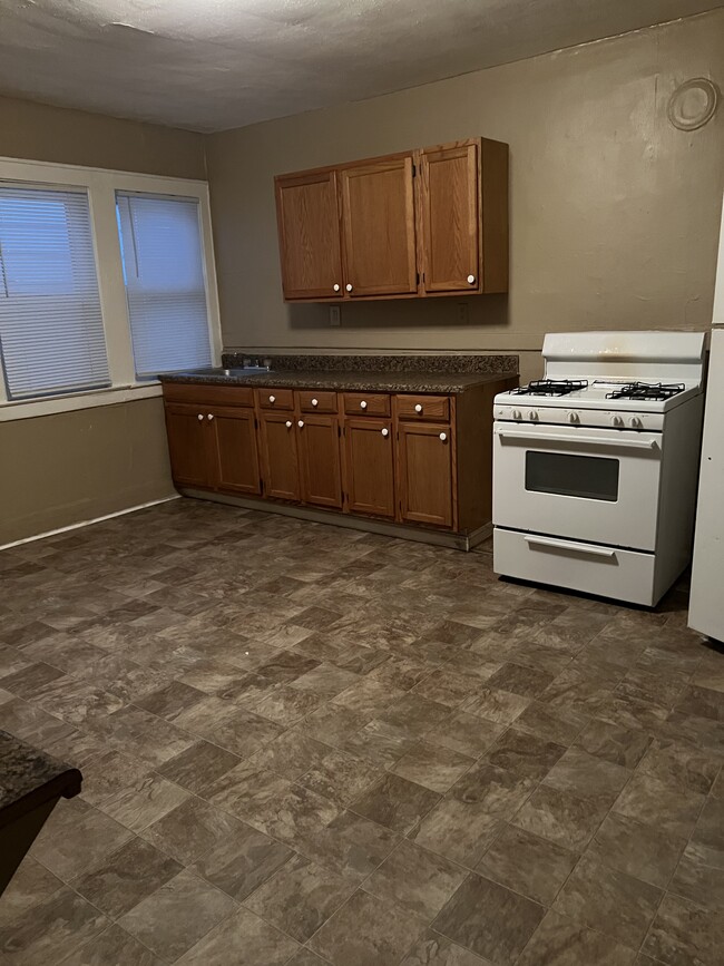 Building Photo - 119 Josephine St