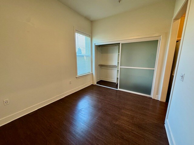 Building Photo - 726 E Emma Ave