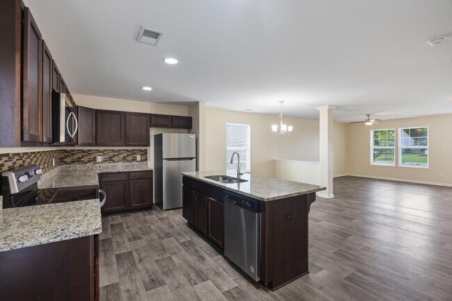 Building Photo - 442 Thoroughbred Dr