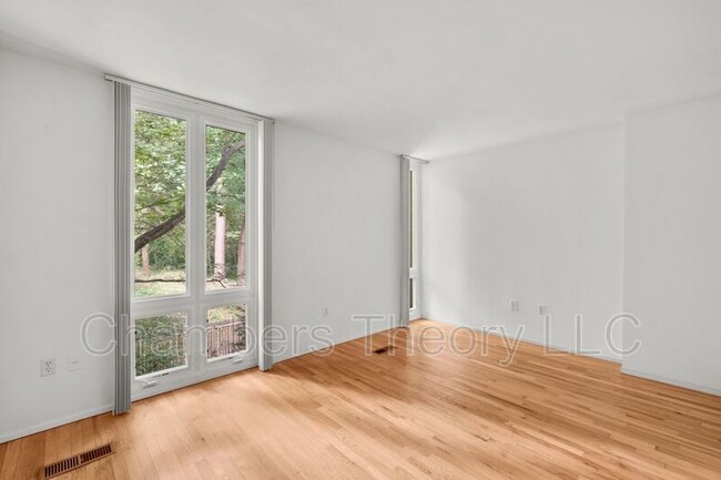 Building Photo - 11593 Maple Ridge Rd