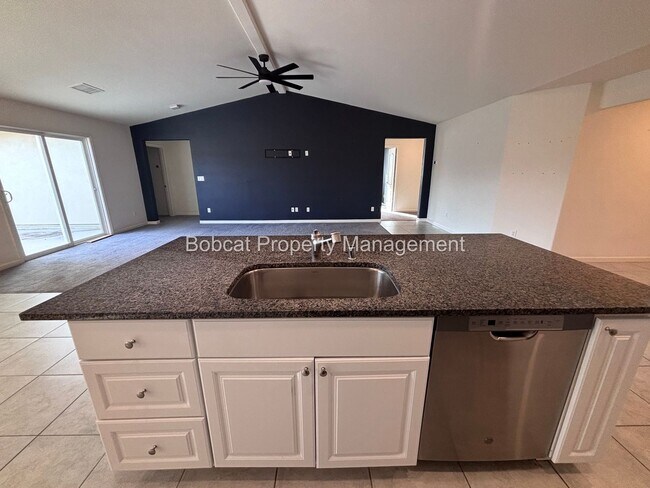 Building Photo - Large Home in Dayton with Mother In Law Quarters