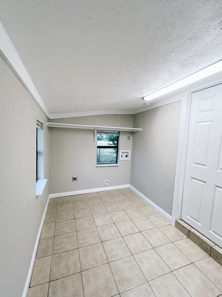 Laundry Room - Door to Bedroom 2 - 2900 County Road 285