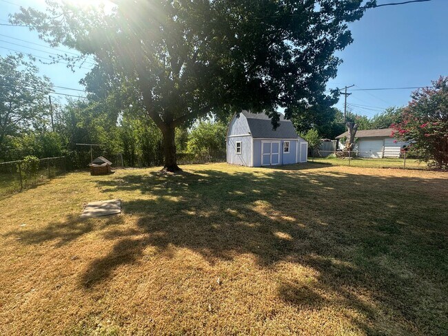 Building Photo - 2524 Eagle Dr