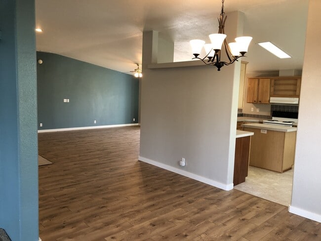 Building Photo - Beautiful and Convenient Turner Location!