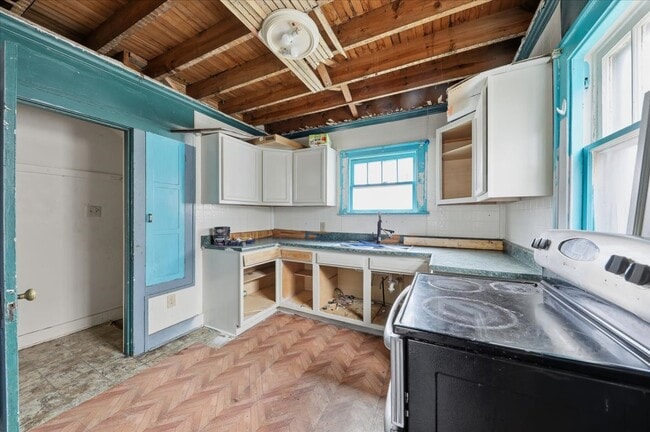 Building Photo - 559 Cortlandt Ave