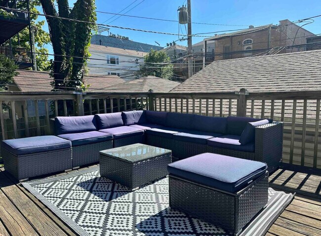 Building Photo - 1501 W Thomas St