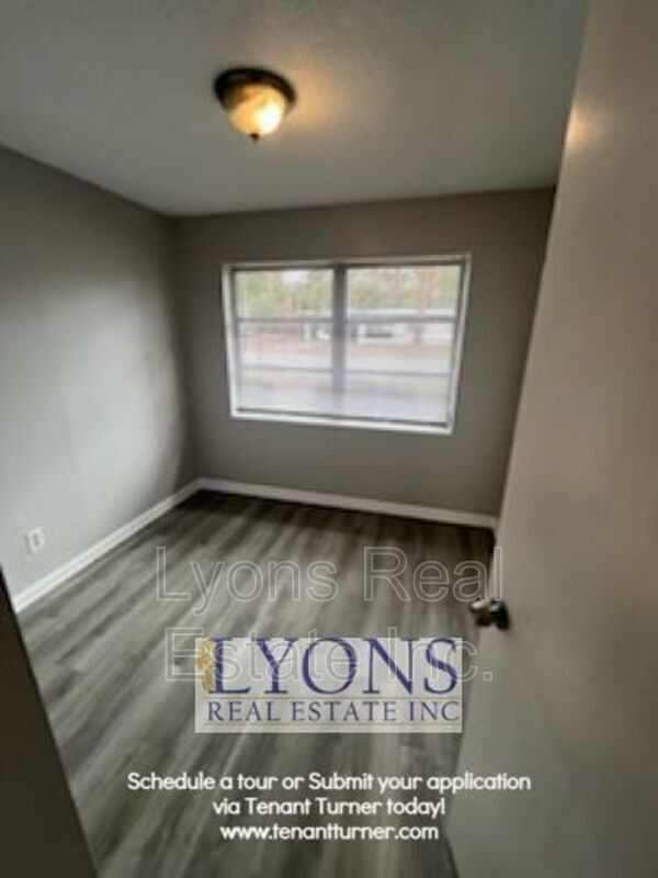 Building Photo - 2310 Deborah Dr