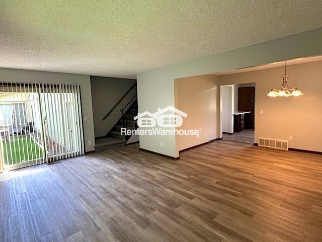 Building Photo - 2550 Teakwood Ln N