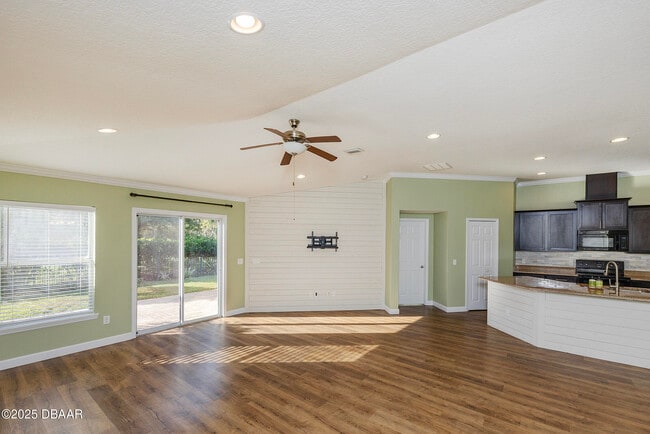 Building Photo - 309 Grande Lake Dr