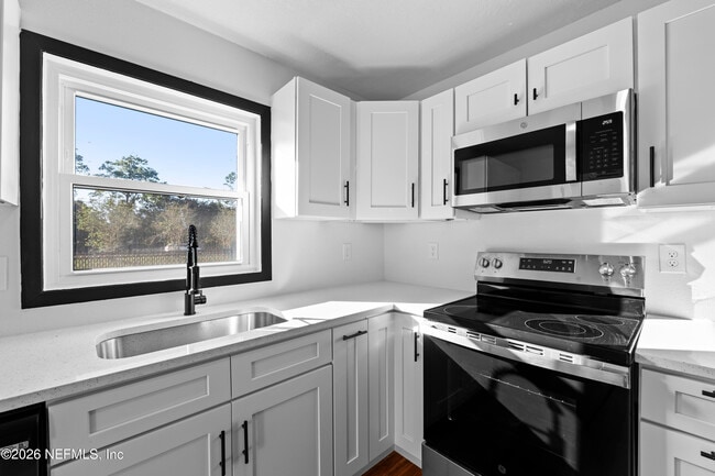 Building Photo - 2389 Hilly Rd