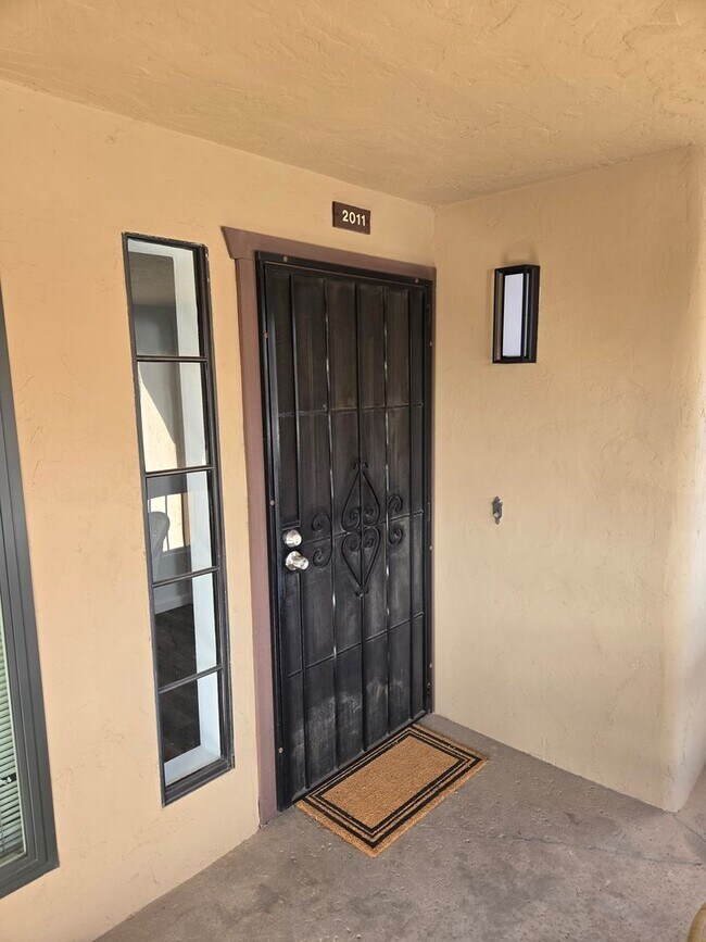 Building Photo - p203